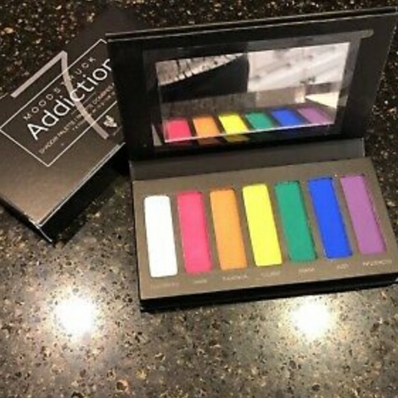 Younique Other - Moodstruck Addiction Palette 7